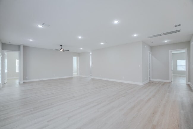 Building Photo - 2618 Piemonte Ave