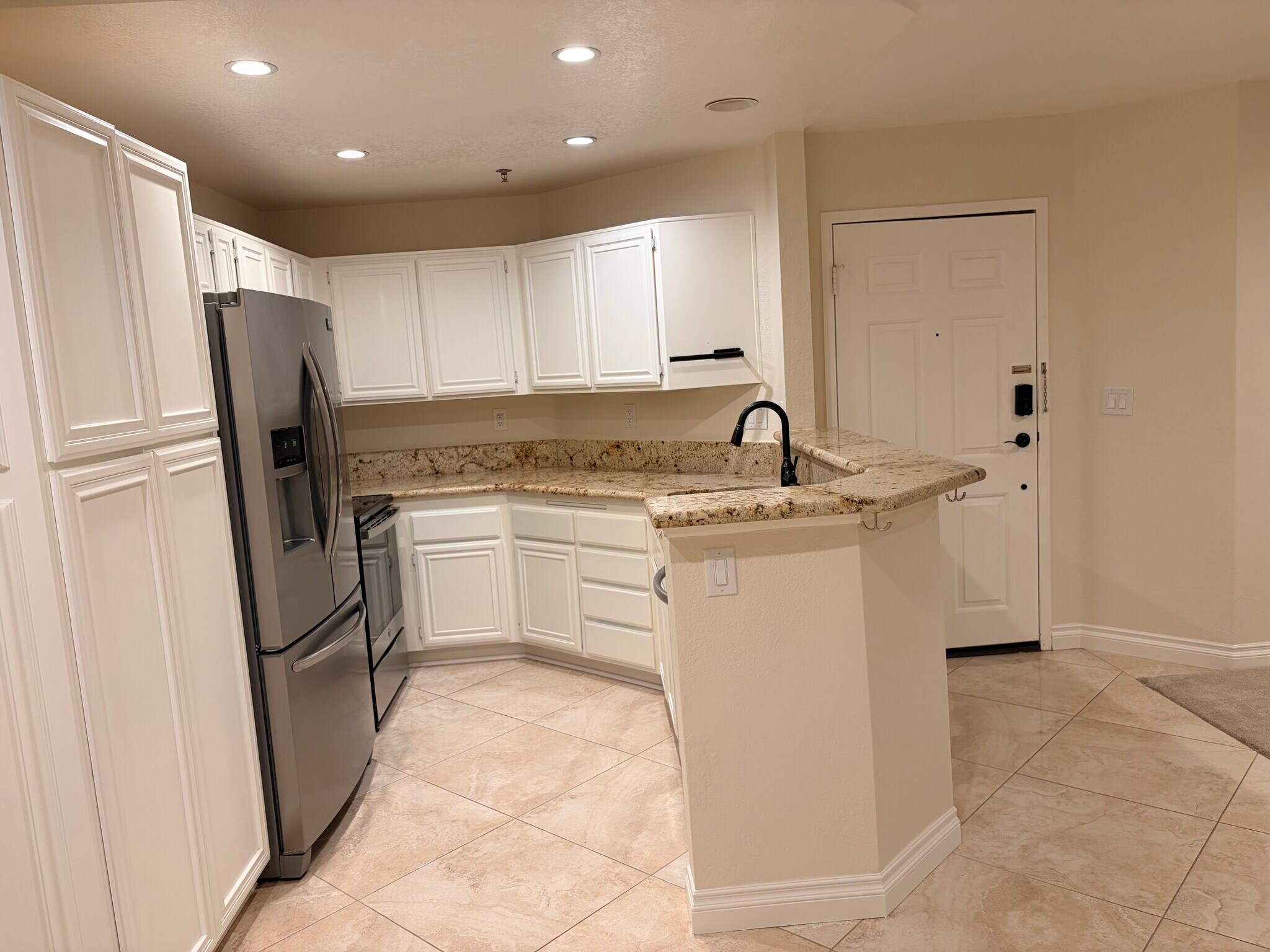 Building Photo - 653 Oak Run Trl