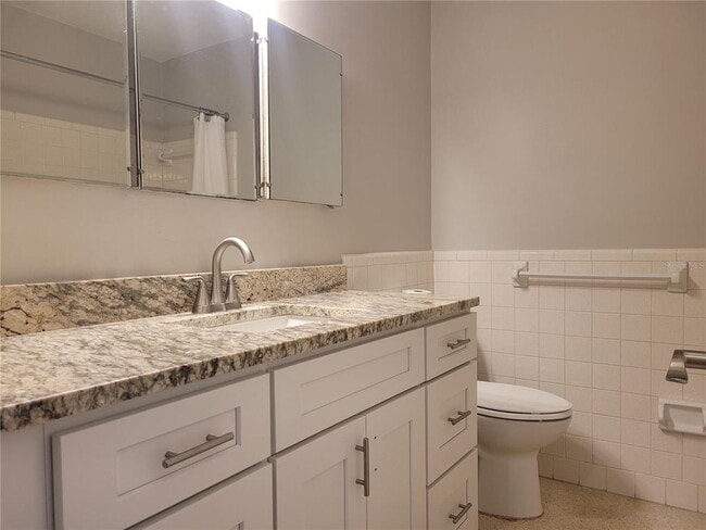 Building Photo - 13705 Jamaica Dr