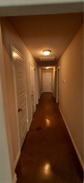 Building Photo - 110 Lollipop