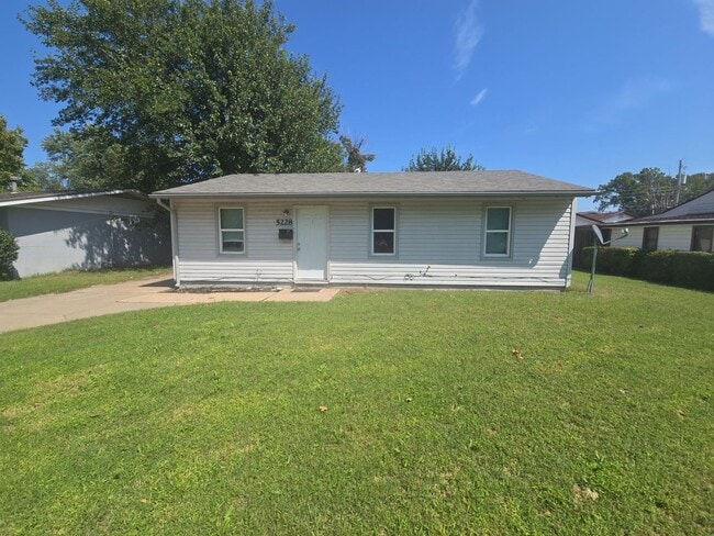 Primary Photo - Charming 3-Bedroom Home with Large Yard