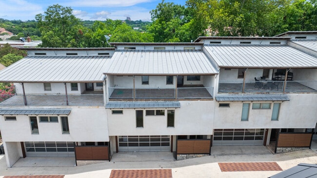 Building Photo - 305 Joliet Ave
