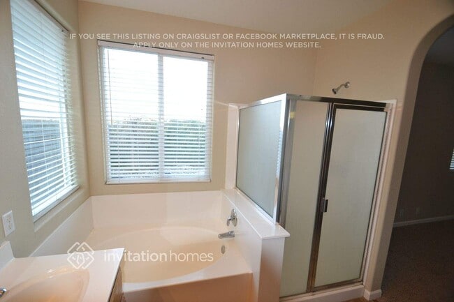 Building Photo - 7966 Roseview Way