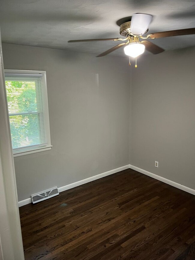 Building Photo - Spacious Two-Level Home with Dual Living Areas, 2 Kitchens & Covered Back Deck!