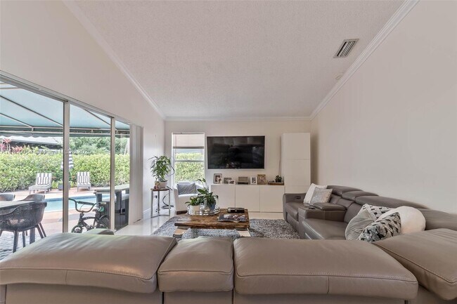 Building Photo - 9765 SW 155th Ct