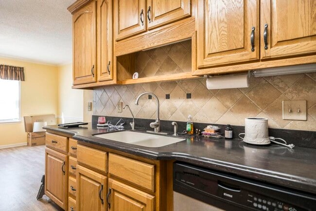 Building Photo - 123 Whipoorwill Way