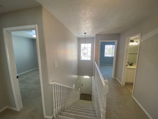 Building Photo - Single Family home - 2 story
