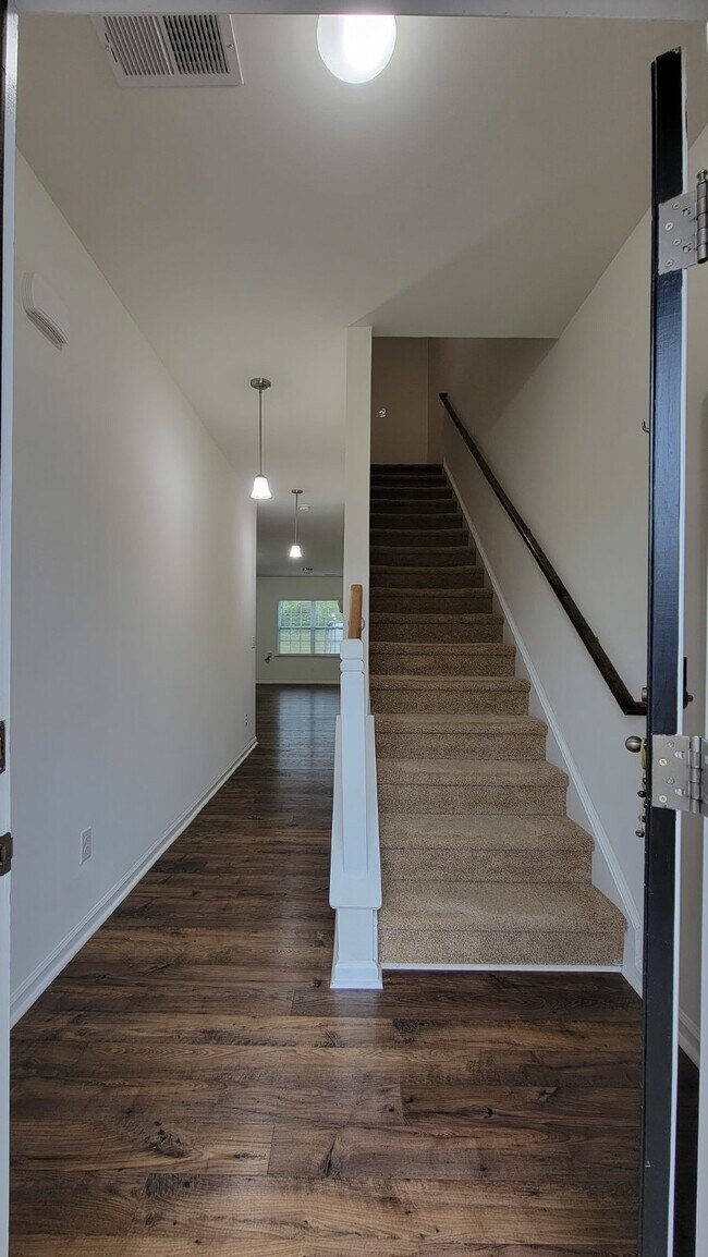 Building Photo - "Modern 3-Bedroom Multiplex with 3 Full Ba...
