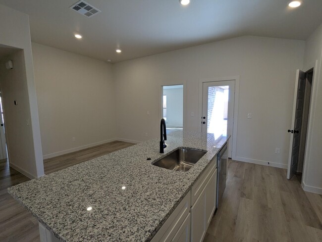 Building Photo - 2008 Cottonwood Ave