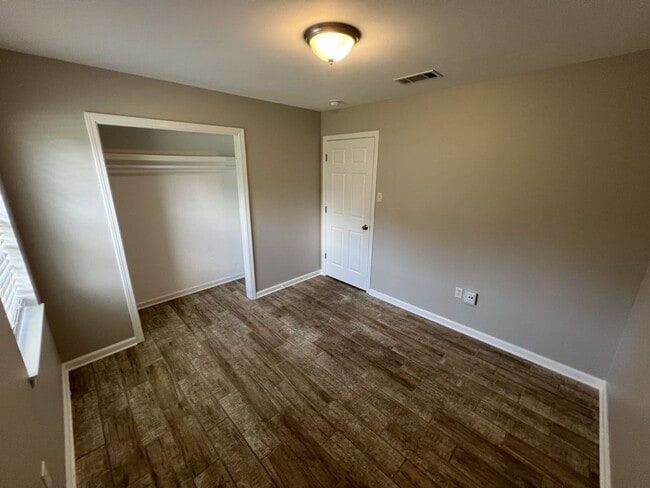 Building Photo - Charming 4-Bedroom Home with Large Backyar...