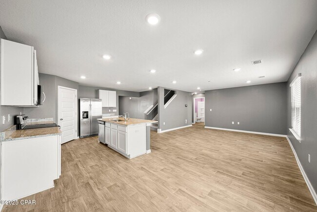 Building Photo - 123 Tiller Dr