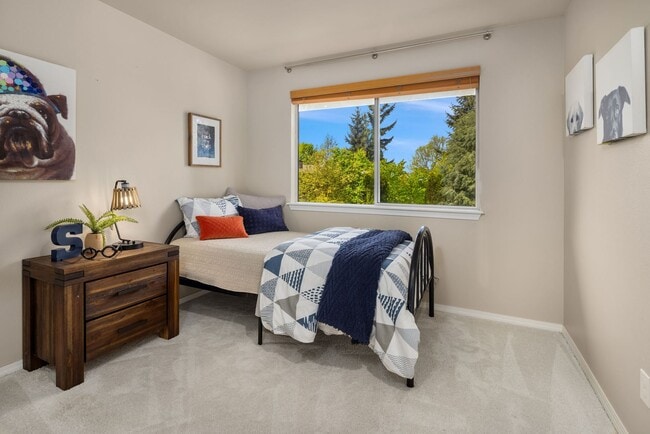 Building Photo - Beautiful home with 5 beds, 3.5 baths for ...