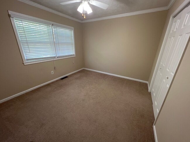 Building Photo - Oak Meadow Townhome