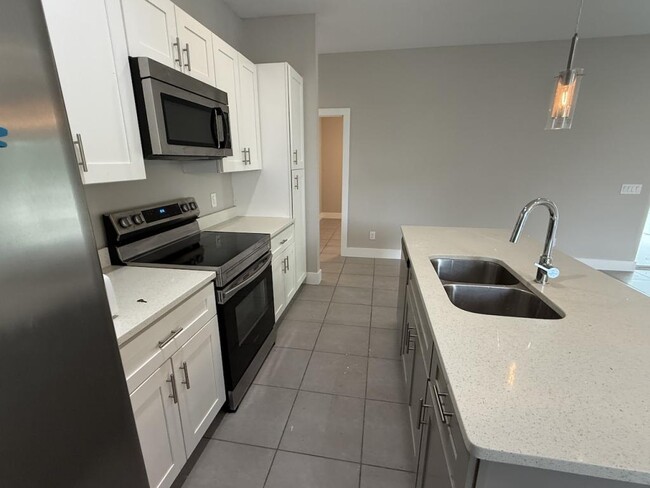 Building Photo - 105 Zinnia Ln
