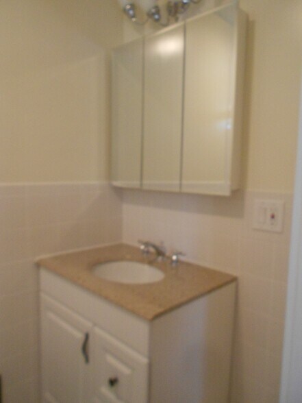 Building Photo - 54 Hobson St