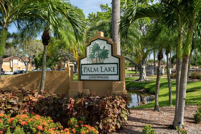 Building Photo - 4791 Via Palm Lakes