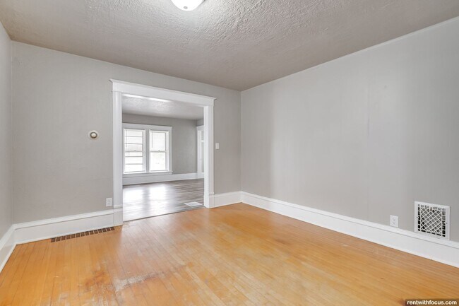 Building Photo - 328 Parkway Ave