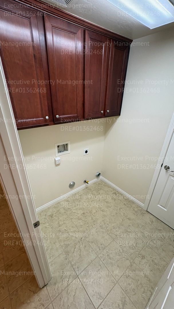 Building Photo - Spacious 4 bedroom 2 bathroom home located in the Ashton Falls community *Move In Special*