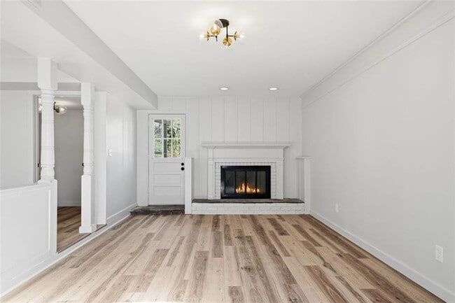 Building Photo - 3400 Elm Creek Dr