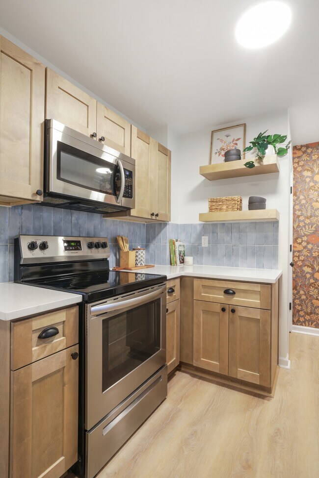 Building Photo - 1003 E Hopkins Dr