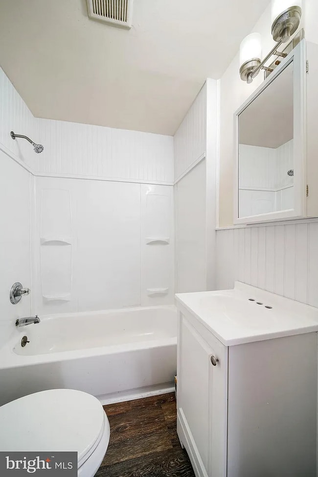Building Photo - Stylish Renovated Apartment in Newbold – S...