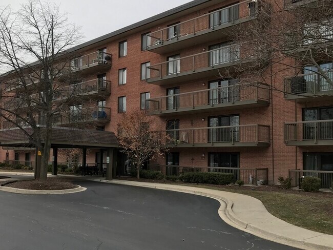 Primary Photo - 6443 Clarendon Hills Rd