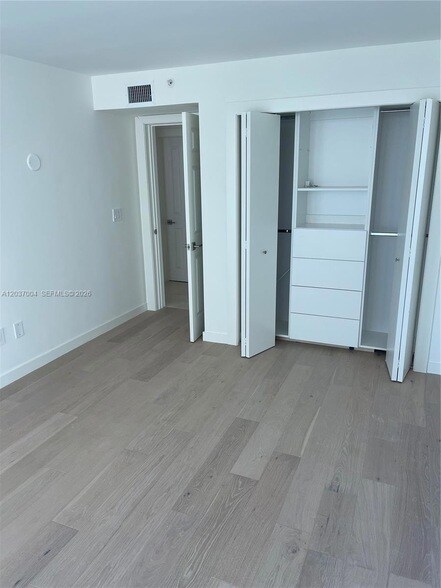 Building Photo - 5025 Collins Ave
