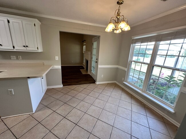 Building Photo - 4 bed 2 bath home with 2 car garage, covered patio, and fenced backyard