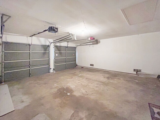Building Photo - Charming 3-Bedroom Home in Great Northwest with Fireplace & Shaded Backyard