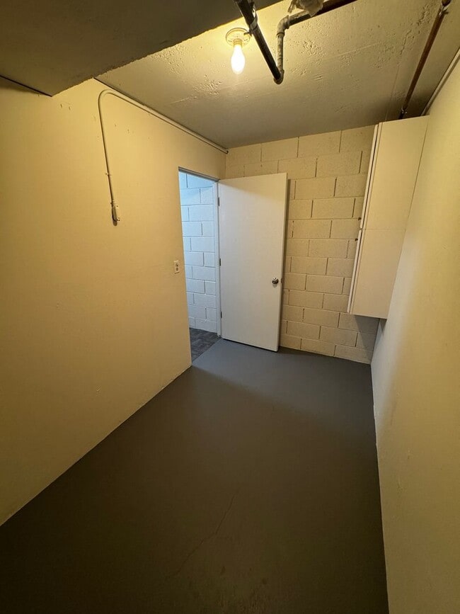 Building Photo - Gorgeous Updated 3-Bedroom Townhome in Pri...