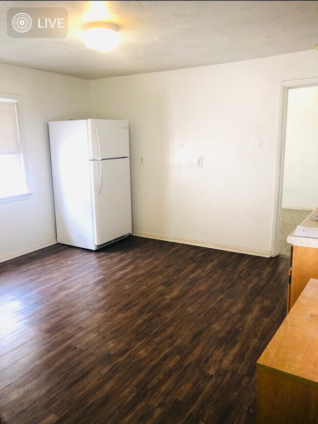 Building Photo - 1926 E 123rd St