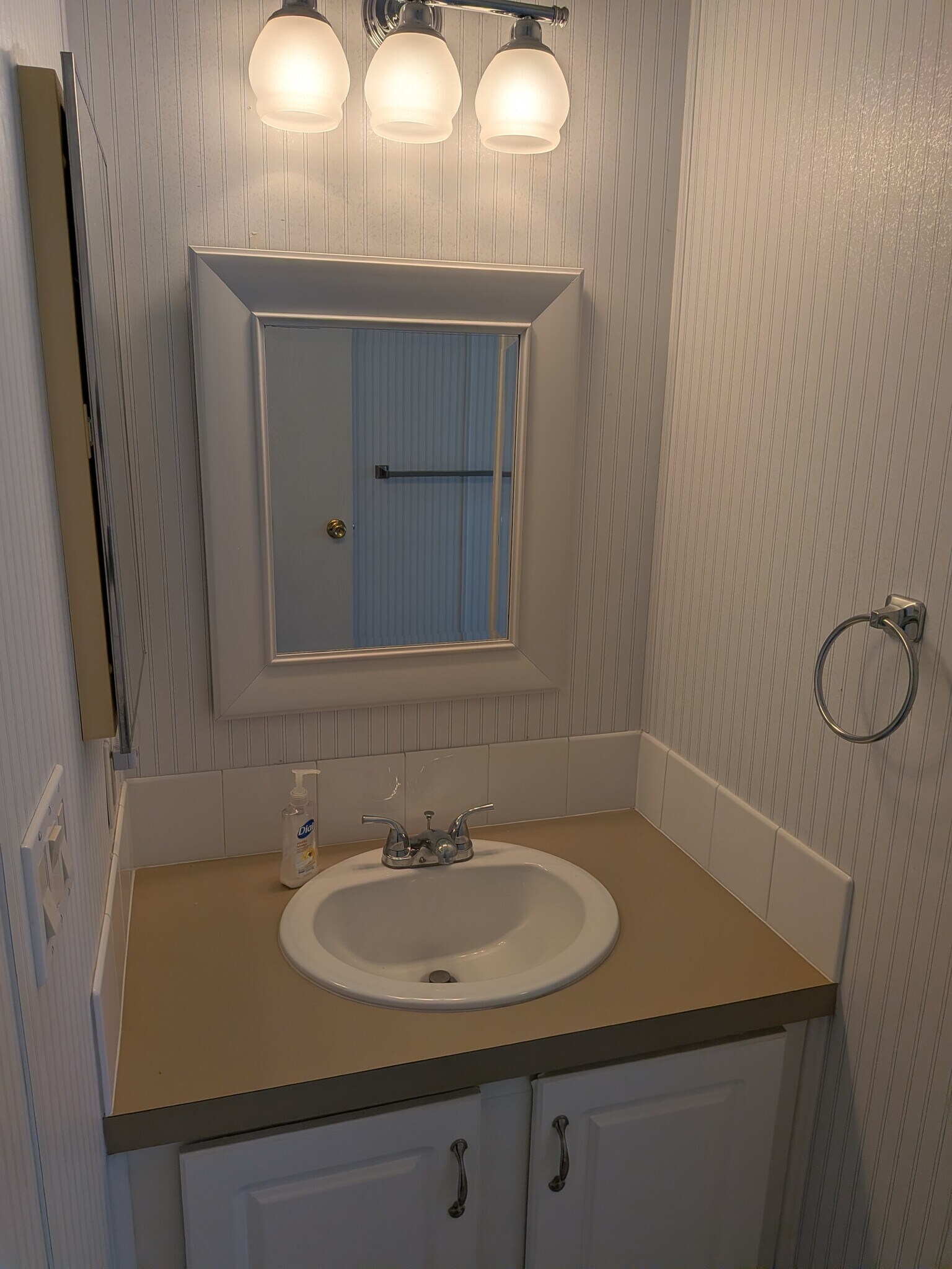 Building Photo - 215 Tiger Lilly Dr