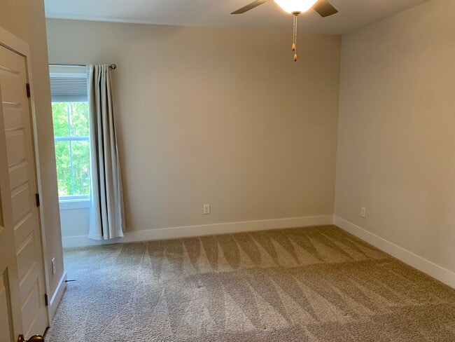 Building Photo - Owens Crossing Townhome