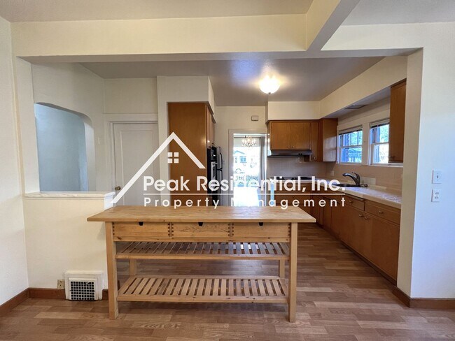 Building Photo - Charming East Sacramento 1bd/1ba - Must See!