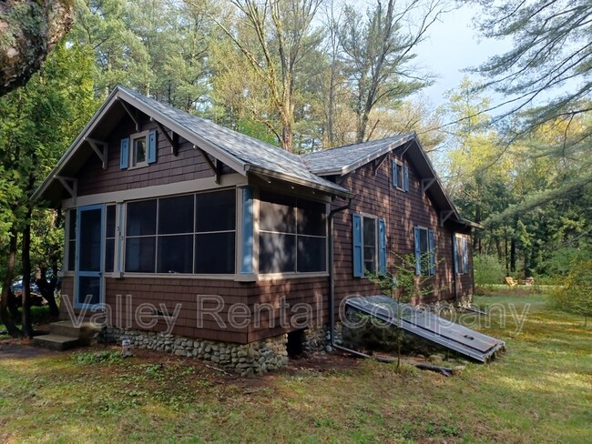 Building Photo - 323 Pelham Rd