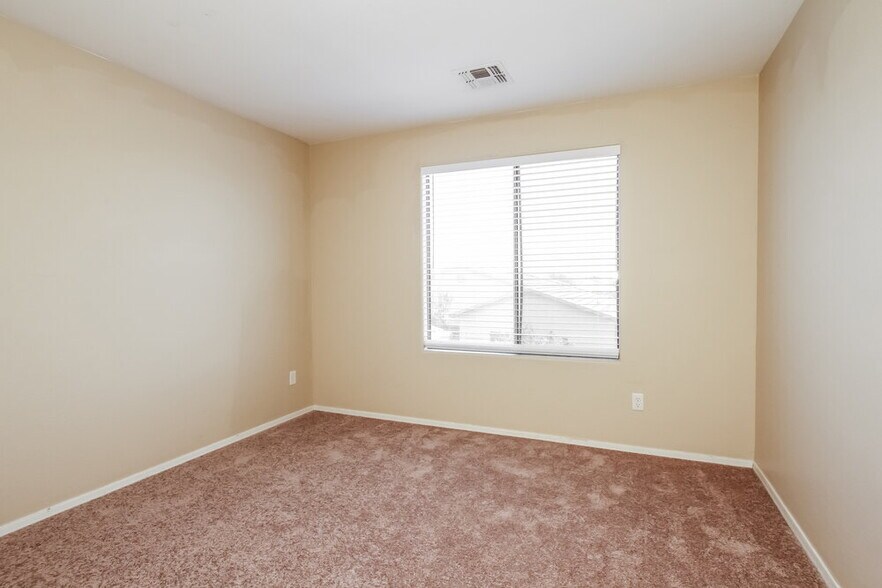 Building Photo - 7906 S 50th Dr
