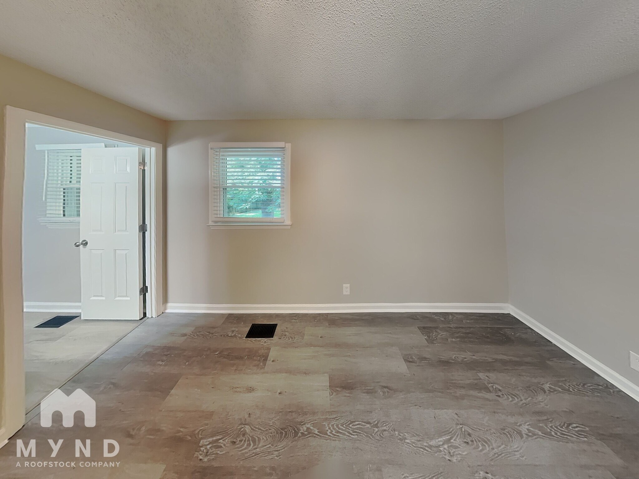Building Photo - 907 Briar Ct