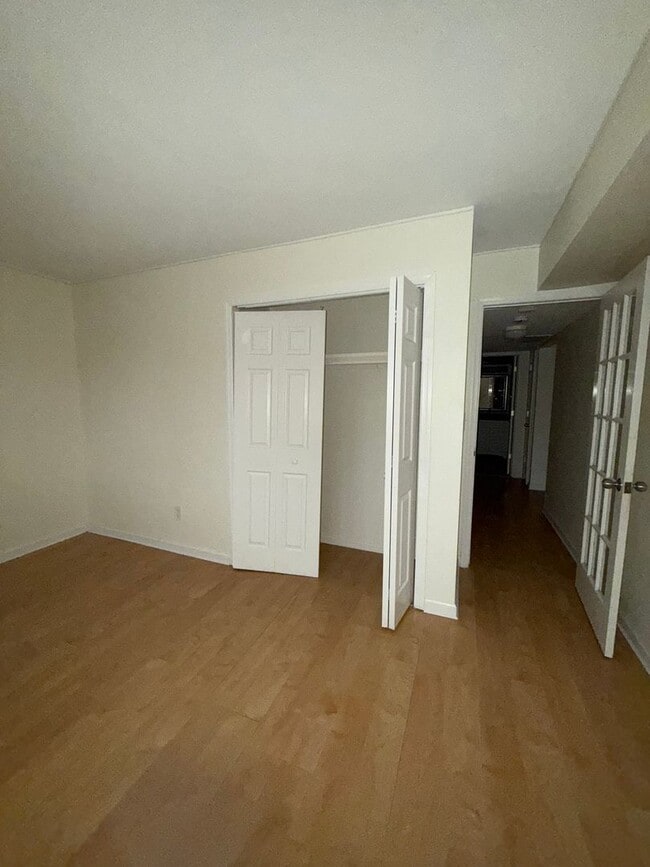 Building Photo - 22 Avon Dr