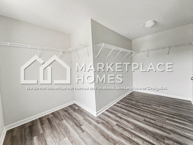 Building Photo - 201 Sedgewick Dr