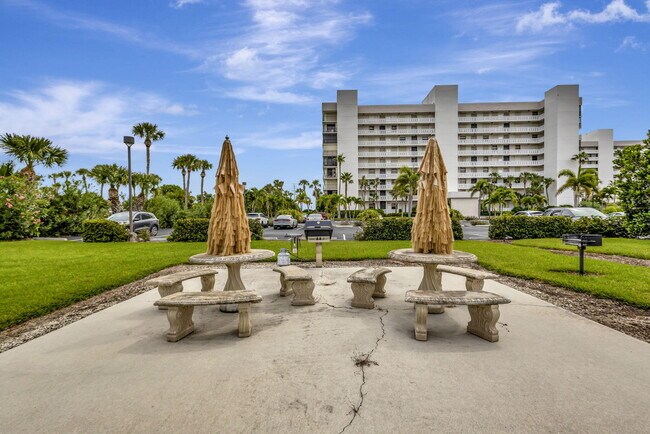 Building Photo - 5055 N Hwy A1A