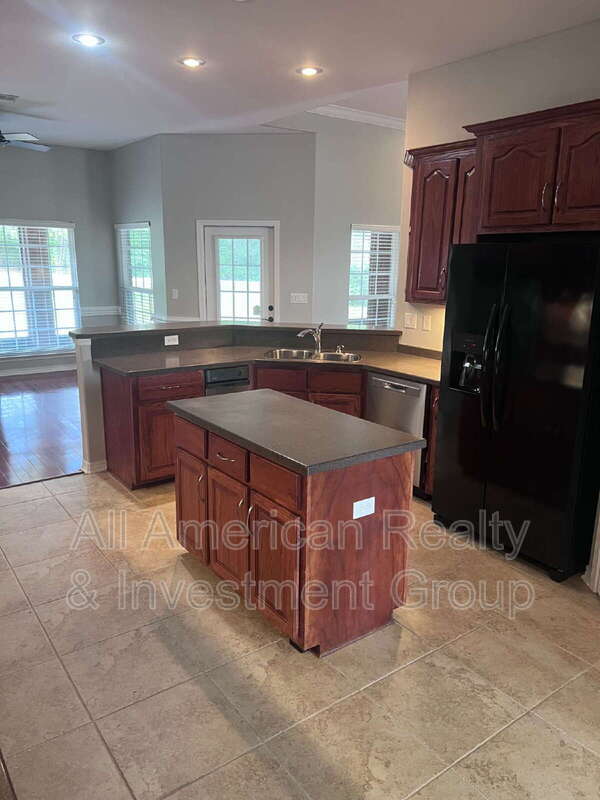 Building Photo - 105 Par Ct
