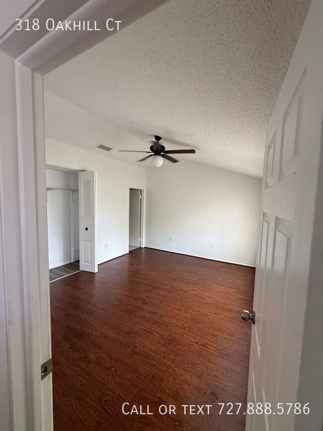 Building Photo - 318 Oakhill Ct