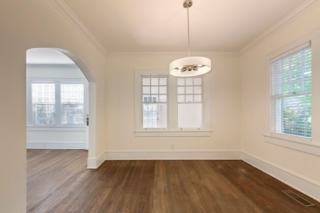Building Photo - Spacious 1/1 Condo w/ Enclosed Patio & Off...
