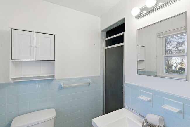 Building Photo - 8 Cherryfield Dr