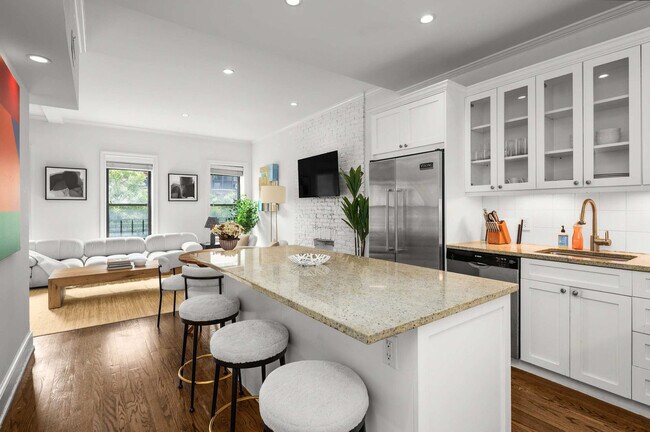 Building Photo - 49 W 16th St