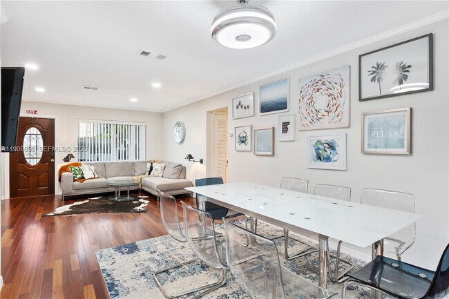 Building Photo - 418 SE 3rd Terrace