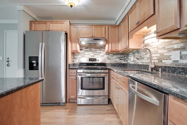 Building Photo - 5S066 Pebblewood Ln