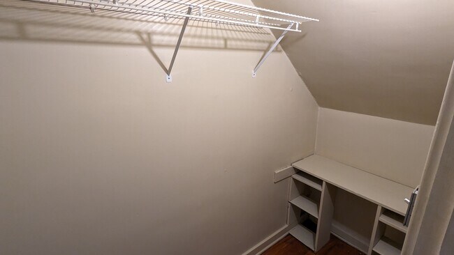 Building Photo - 5042 Mardel Ave