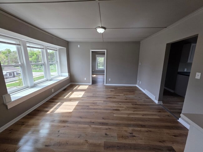 Building Photo - 840 S Maple Ave