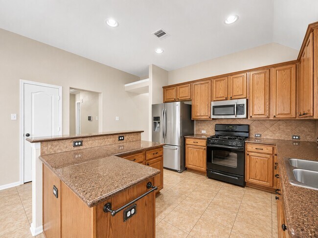 Building Photo - 6114 Menor Crest Dr